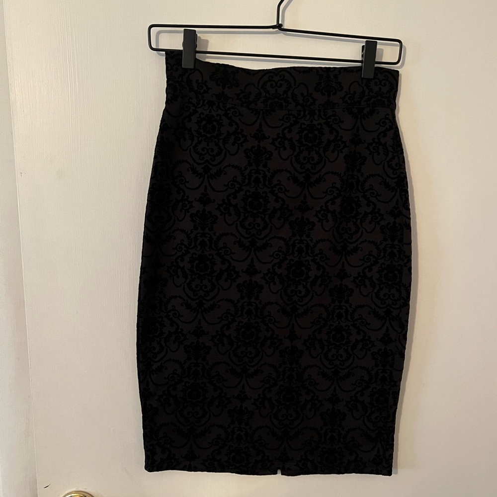 Size extra small burnt velvet pencil skirt. Pinup corporate Goth